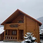 Smerekovyi Dvir Сasa de vacaciones Polyana (Transcarpathia)