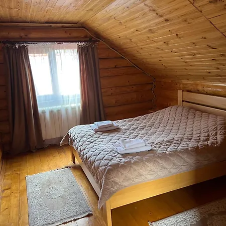 Smerekovyi Dvir * Поляна