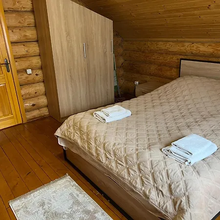 Smerekovyi Dvir Поляна