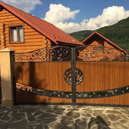 Смерековий Двір *