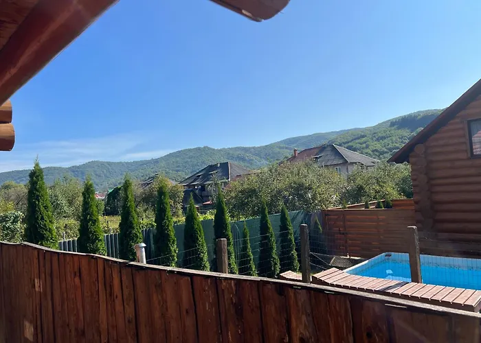 Smerekovyi Dvir * 波利亚纳